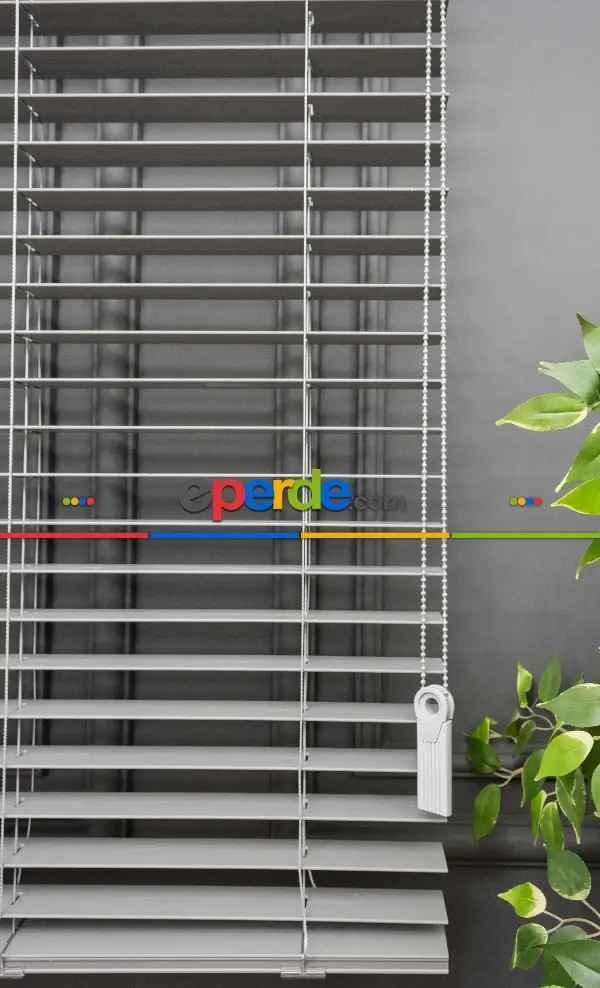 2025 Sezonu - Ahşap Görünümlü 50 Mm - Gri Jaluzi Perde - Alev Almaz - Sudan Etkilenmez