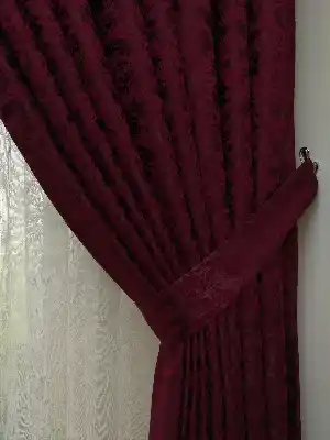 Bordo Rengi Kendinden Desenli Jakar Fon Perde (285 En)- Bordo