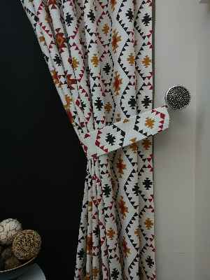 Geometrik Desenli Fon Perde ( Leke Tutmaz )- Siyah-kırmızı-hardal Sarısı