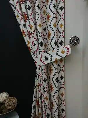 Geometrik Desenli Fon Perde ( Leke Tutmaz )- Siyah-kırmızı-hardal Sarısı