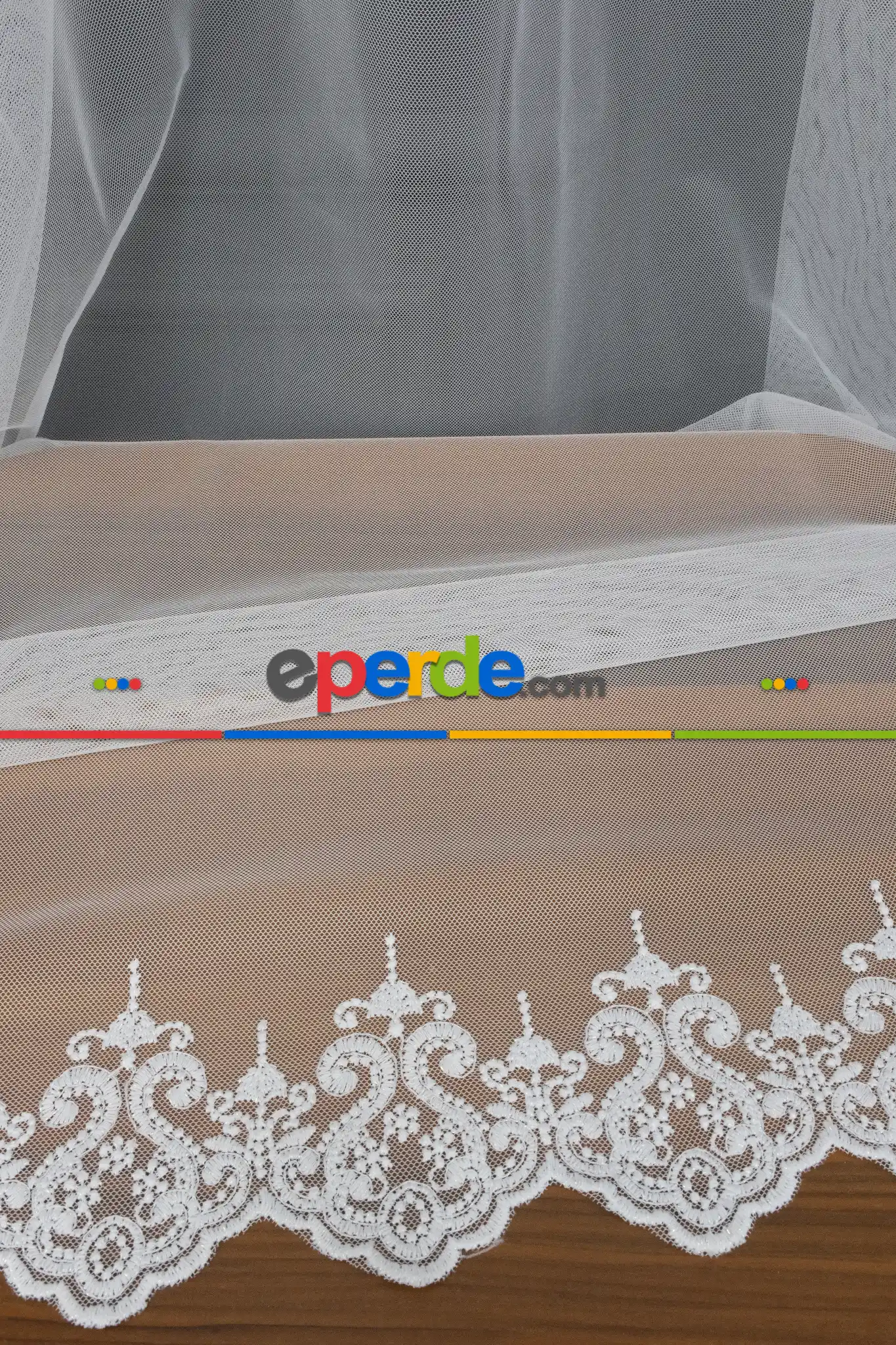 Grek Zemin Üzerine Eteği Kabartma Nakış İşlemeli Tül Perde Ekru