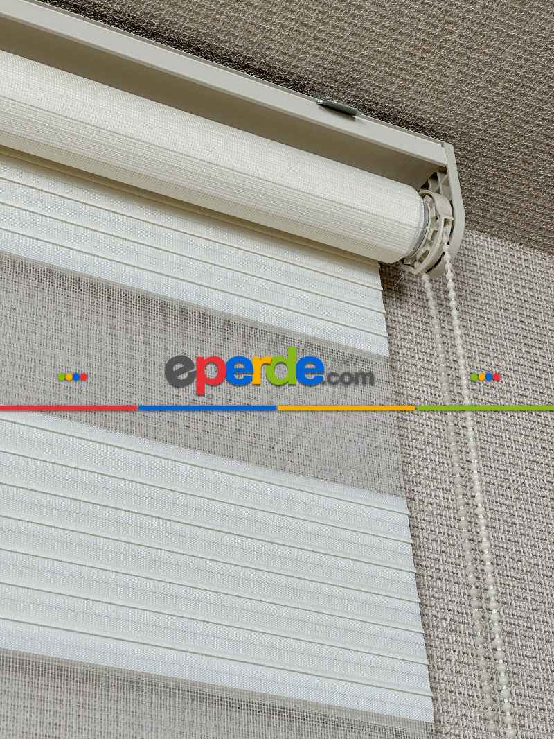 Krem Pliseli Geniş Zebra Perde, Standart Metal Kasalı Yüksek Kalite Kornişe Kolay Montaj Seçenekli