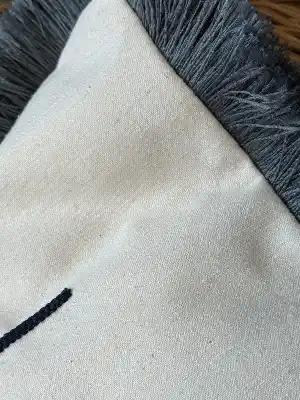 Ekru Lacivert Nakışlı Saçaklı Kırlent (iç Dolgusuz)
