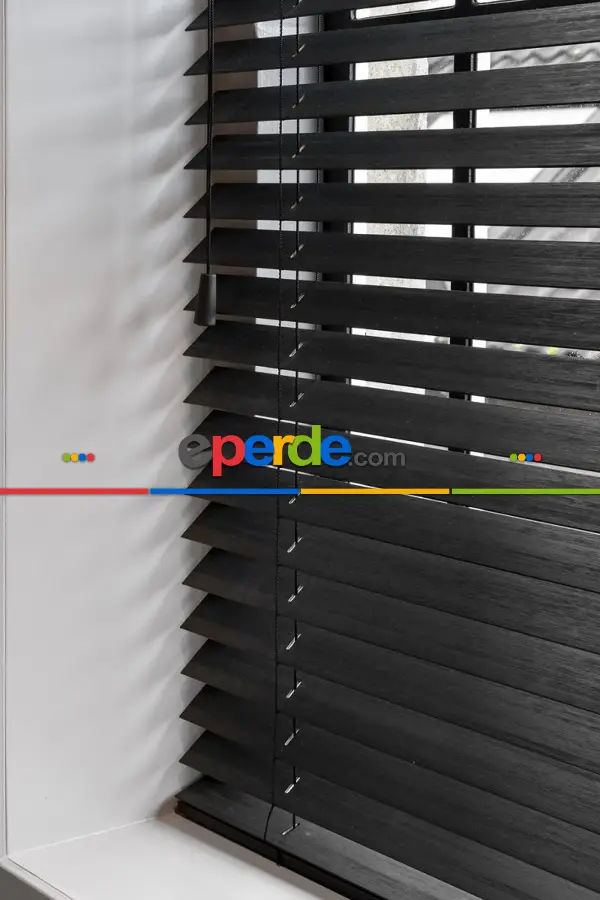 Mutfak 2025 Sezonu - 50 Mm Ahşap Görünümlü Kurdela Seçenekli Jaluzi Perde - Alev Almaz - Sudan Etkilenmez