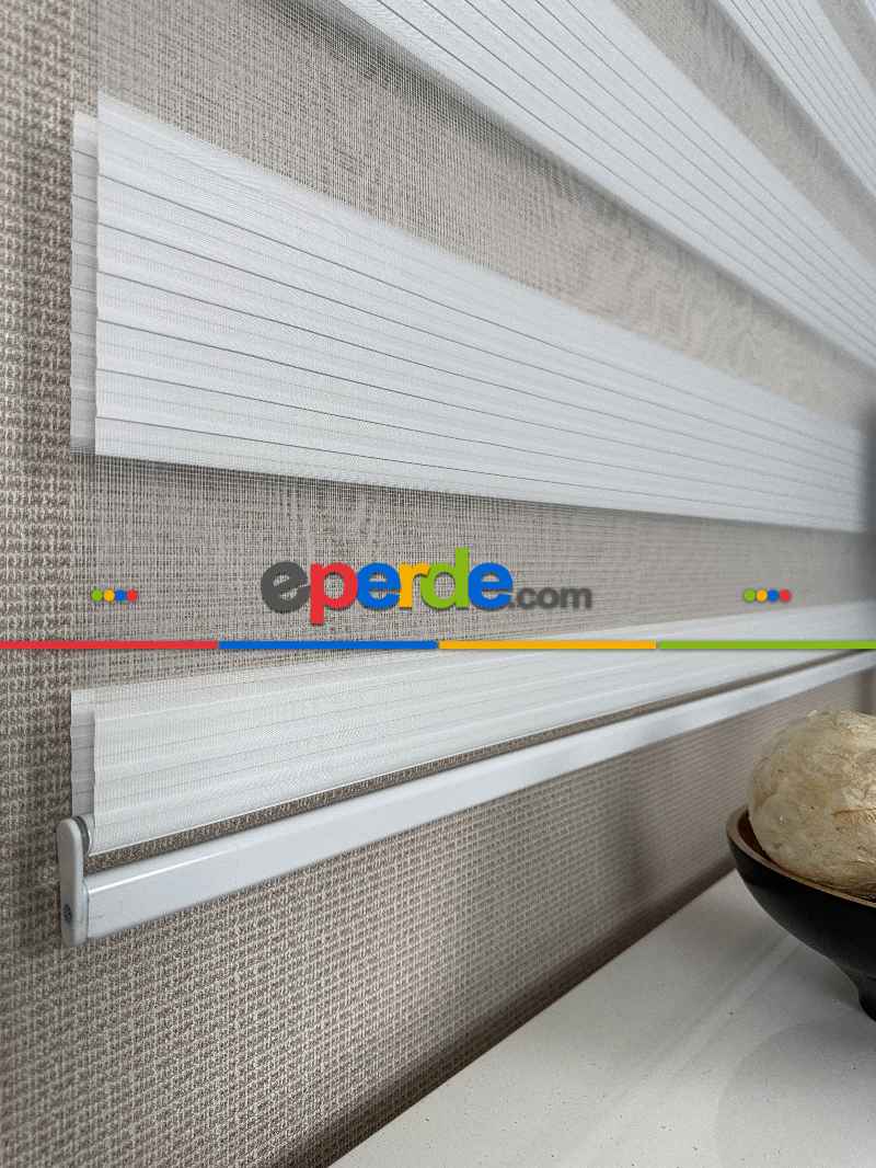 Ekru Pliseli Geniş Zebra Perde, Standart Metal Kasalı Yüksek Kalite Kornişe Kolay Montaj Seçenekli