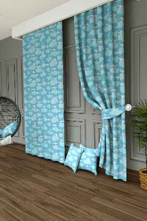 Dökümlü Kumaştan Uçak Baskılı Fon Perde