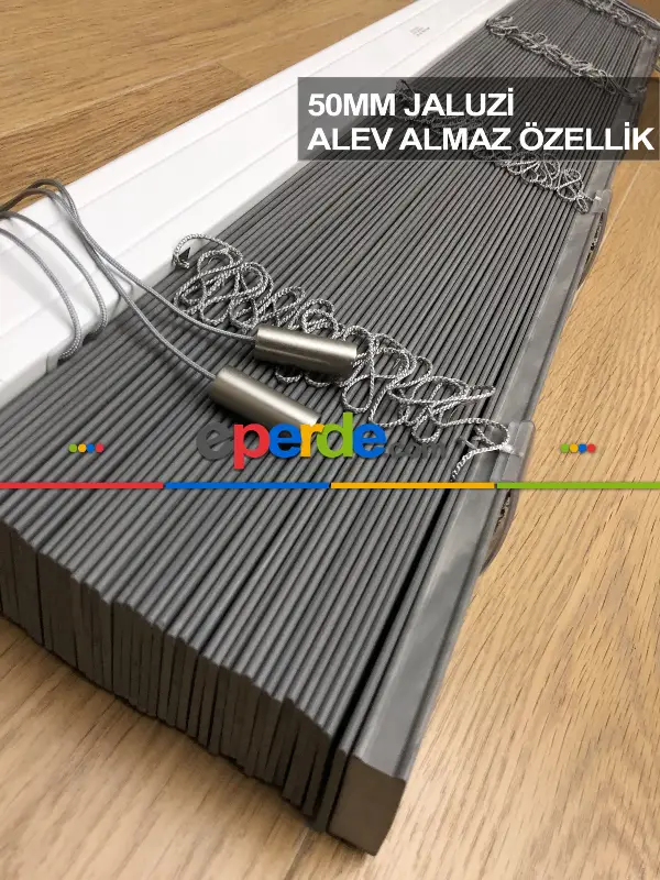 50mm Açık Gri Ahşap Efektli Jaluzi Perde Alev Almaz Özellik- Gri Açık