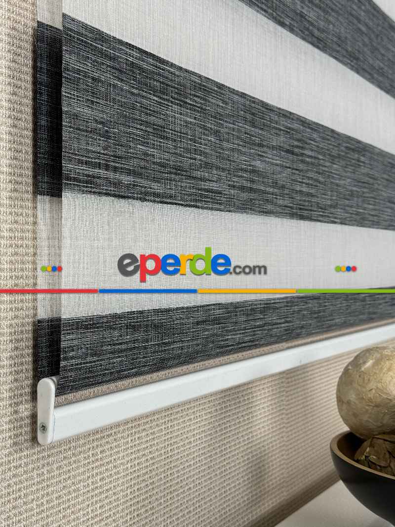 Genç Odası Siyah Jakar Dokuma Zebra Perde, Standart Metal Kasalı Yüksek Kalite Kornişe Kolay Montaj Seçenekli