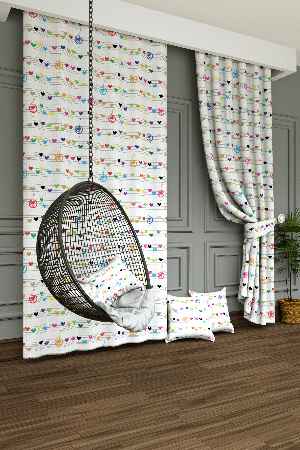 Renkli Kalpler Desenli Baskılı Fon Perde