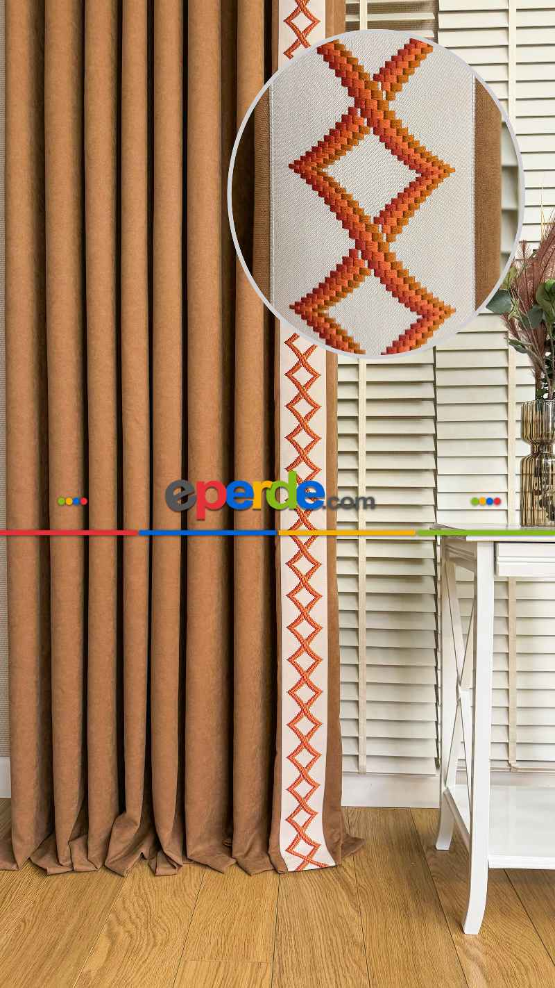 Turuncu Ve Krem Rengi Nakış İşli Fon Perde, Özel Tasarımdır. Nakış İşleme Sonradan Dikilmiştir. Rustik Kornişe Dikiş Seçenekleri Opsiyonel Vardır.