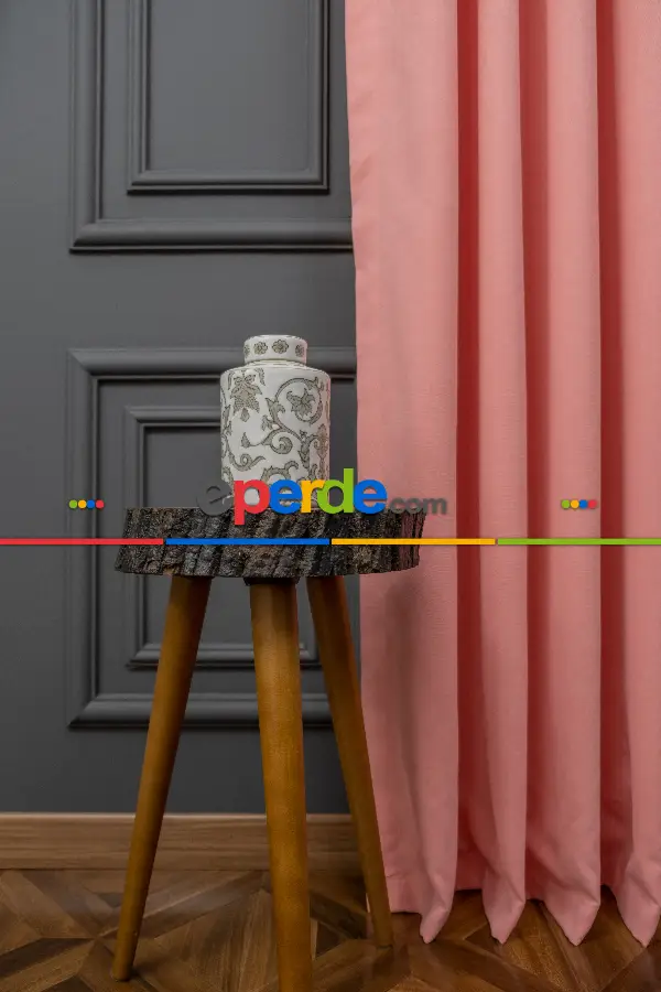 Pembe Düz Fon Perde Dökümlü En