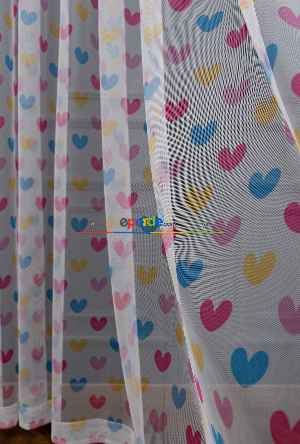 Hazır Ölçülü Petek Zemin Pembe Sarı Ve Mavi Renkli Kalpler Desenli Grek Baskılı Tül Perde