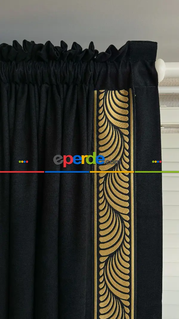 Siyah Altın Fon Perde, Bordürlü Fon Perde, Gold Detaylı Fon Perde, Özel Tasarımdır. Bordür Sonradan Kumaşa Dikildi. Rustik Kornişe Dikiş Seçenekleri Opsiyonel Vardır.