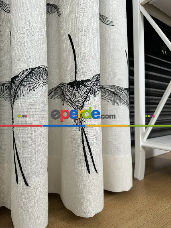 Ekru Siyah Kuş Desenli Nakışlı Keten Fon Perde Premium Kalite Serisidir, Kuş Gözü, Rustik Perde İçin Kapsül Ve Boruya Geçme Dikiş Seçeneği, Amerikan Pile Seçeneği Vardır.