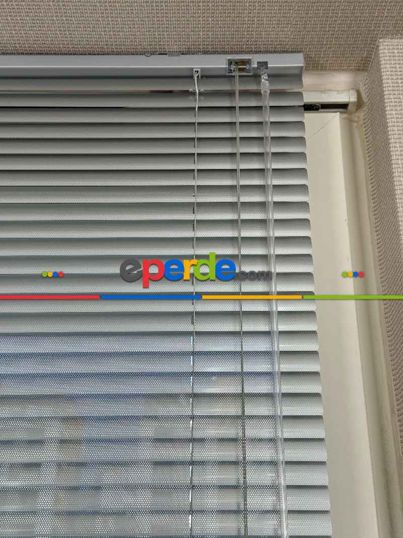 Gümüş Metal Perfore (delikli) Alüminyum Jaluzi Perde - 25mm