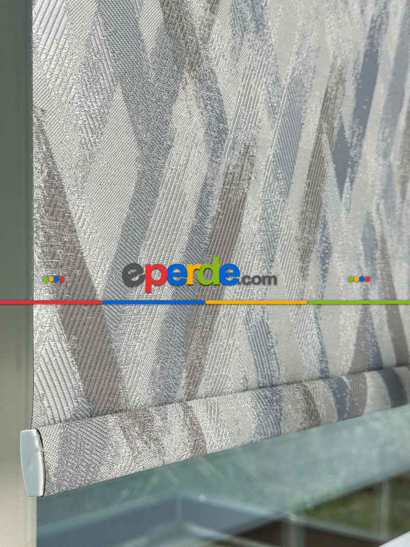 Salon Gri Hafif Sedefli Parlak Jakar Dokuma Stor Perde, Standart Metal Kasalı Yüksek Kalite Kornişe Kolay Montaj Seçenekli