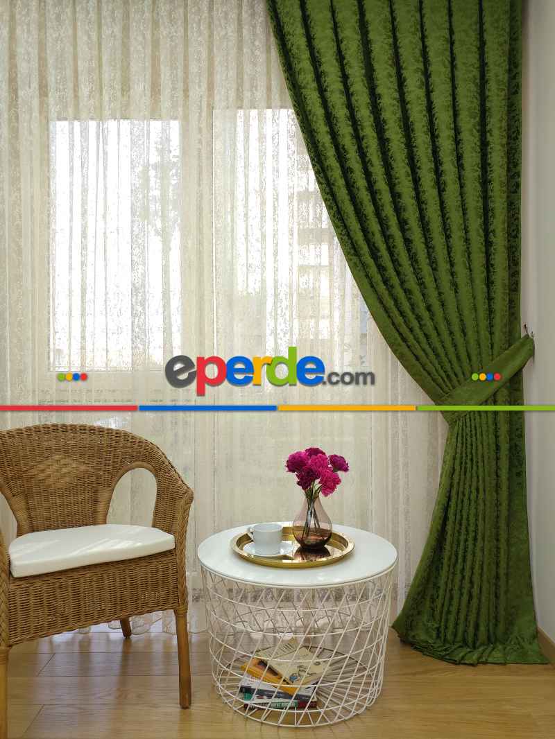 Çimen Yeşili Kendinden Desenli Jakar Fon Perde (285 En)- Yeşil