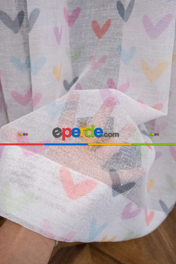 Renkli Kalpler Desenli Keten Zemin Baskılı Tül Perde - Kız Çocuk Odası