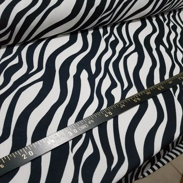 Dalgalı Siyah Desenli Fon Perde Mp103 Kumaşı Kalındır Duck Bezi Değildir- Siyah-Beyaz