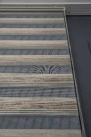 Gri, Krem, Kahve Tonlarında Zebra Perde - Geçişli Mikro Pileli Zebra Perde - Kalın Bambu Doku