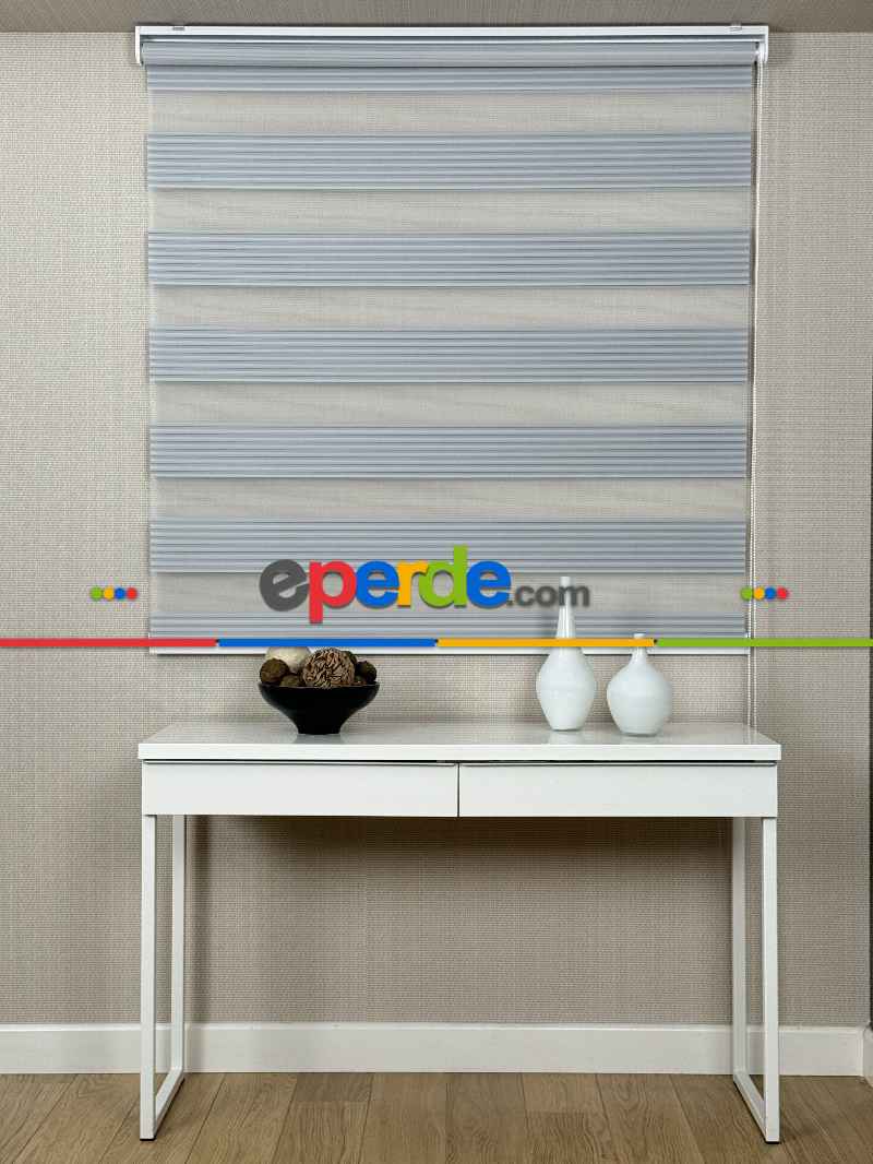 Yatak Odası Gri Pliseli Geniş Zebra Perde, Standart Metal Kasalı Yüksek Kalite Kornişe Kolay Montaj Seçenekli