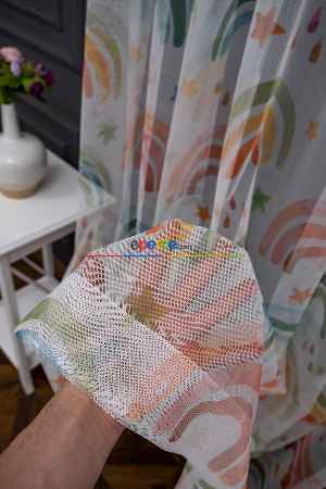 Hazır Ölçülü Petek Zemin Pastel Yeşili Sarı Ve Turuncu Renkli Gökkuşağı Desenli Grek Baskılı Tül Perde