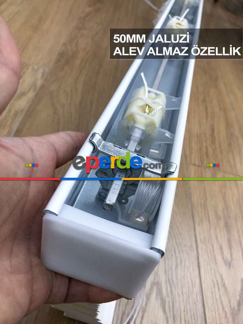 50mm Beyaz Ahşap Efektli Jaluzi Perde Alev Almaz Özellik- Beyaz