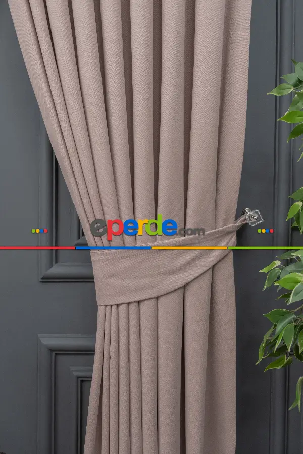 Pudra Pembesi Düz Fon Perde En Dökümlü Fon Perde