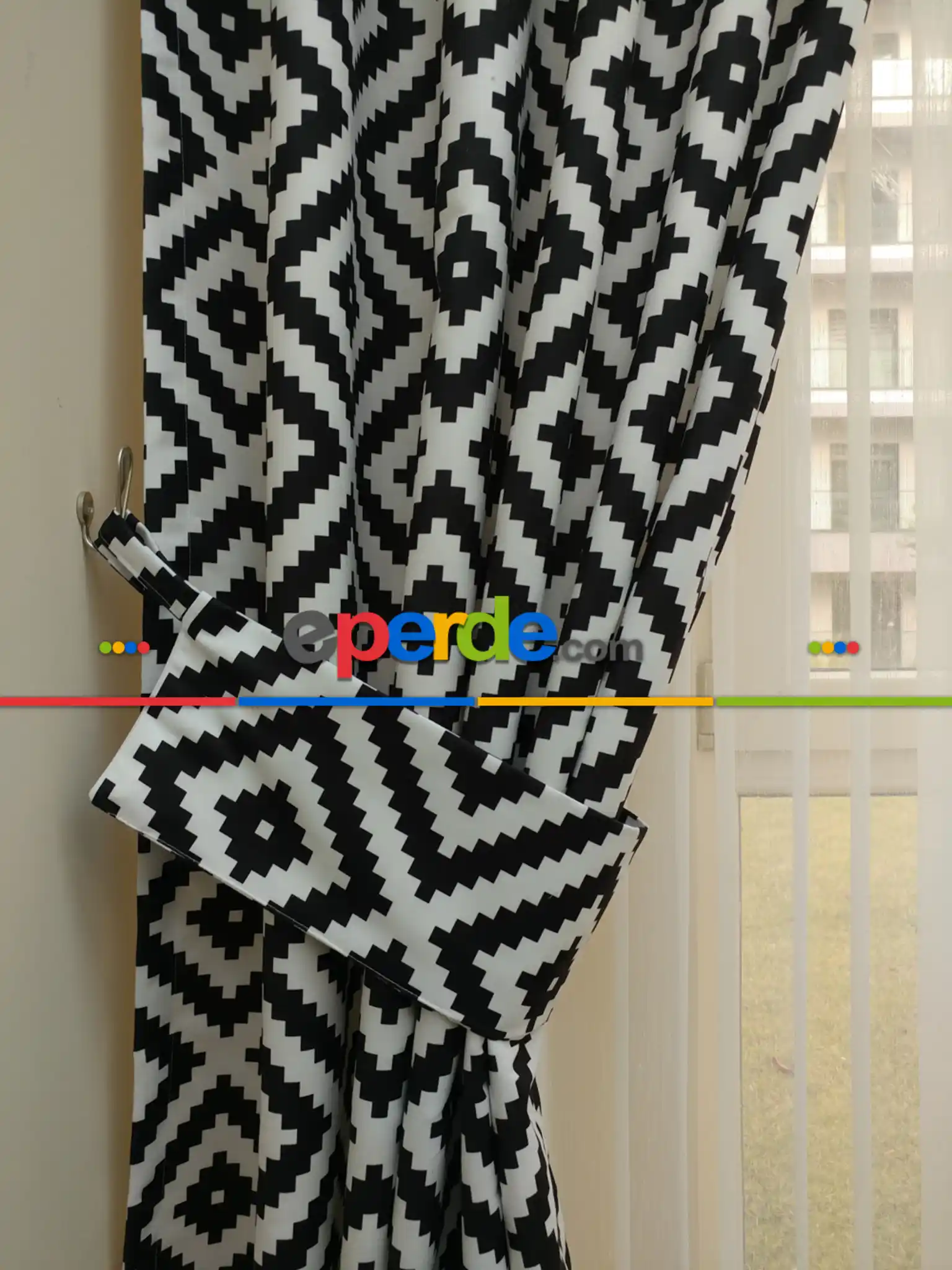 Beyaz Siyah Karo Desenli Hazır Fon Perde - Kumaşı Kalındır Duck Bezi Değildir- Siyah-Beyaz