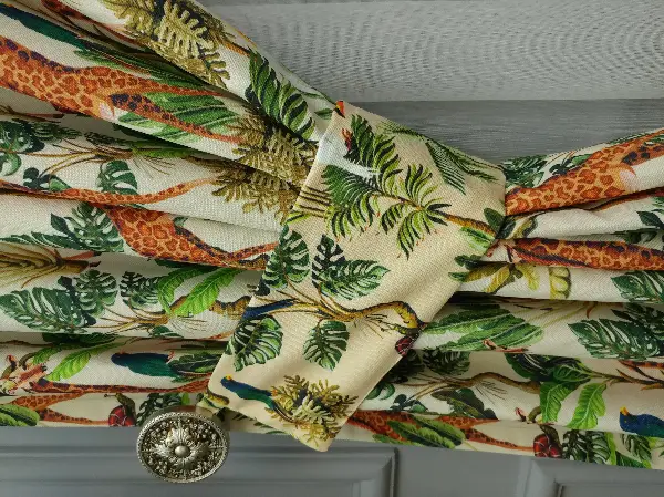 Tropikal Hayvan Desenli Fon Perde Evm582 Kumaşı Kalındır Duck Bezi Değildir- Yeşil-Kahverengi-Kırmızı-Sarı-Krem