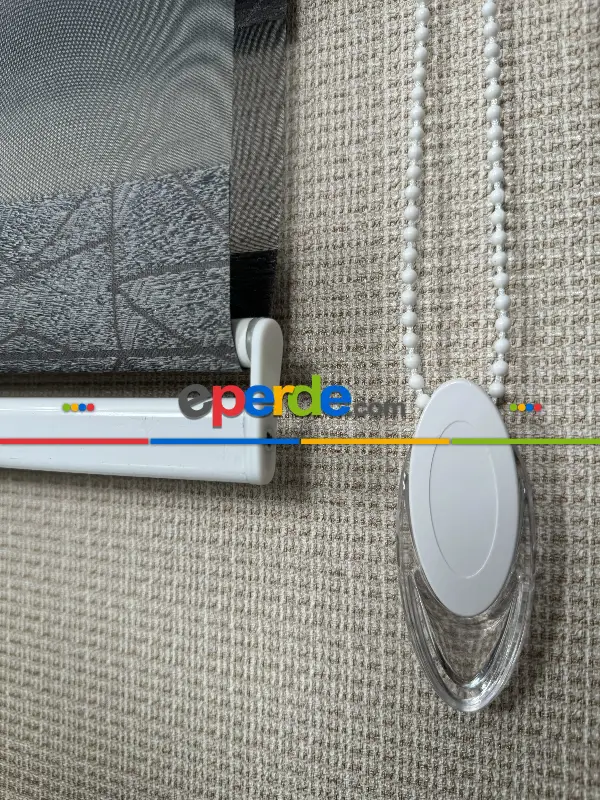 Genç Odası Parlak Antrasit Gri Geometrik Jakar Dokuma Zebra Perde, Standart Metal Kasalı Yüksek Kalite Kornişe Kolay Montaj Seçenekli