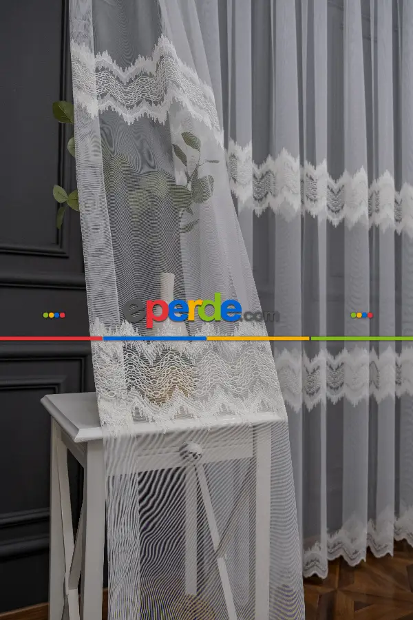 Brillant Tül Perde - Desenli Tül - Geometrik Etek Ucu Ve Ara Bantlı İşlemeli Alto Desen Ekru Tül Perde