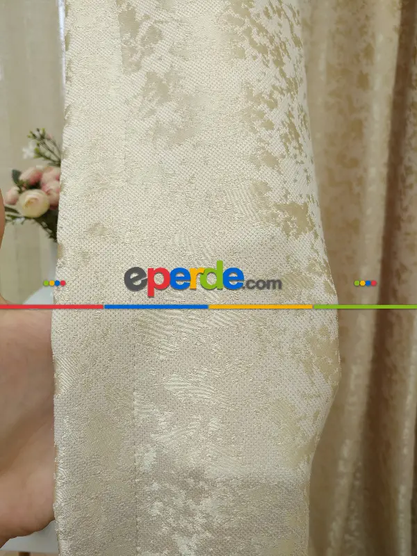 Açık Bej Rengi Kendinden Desenli Jakar Fon Perde (285 En)- Krem