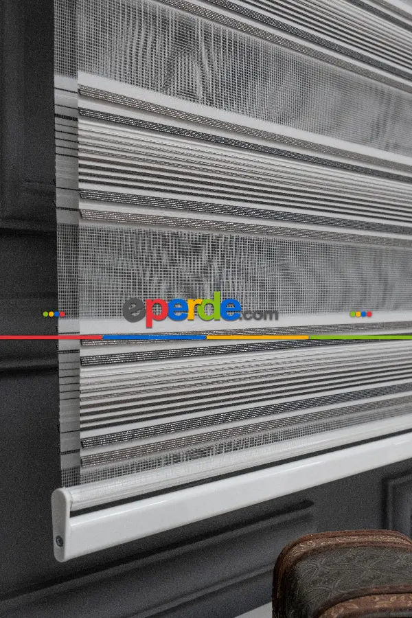 Zebra Perde - Yarım Pilise - Gümüş Simli Renk Geçişli Zebra Perde