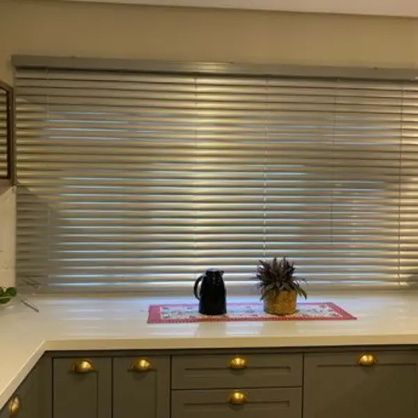 Mutfak - Oda Perde - 50mm Metal Jaluzi Perde, Polywood, Ahşap Görünümlü, Alev Almaz, Antrasit, Siyah Ve Ahşap Tonlarında