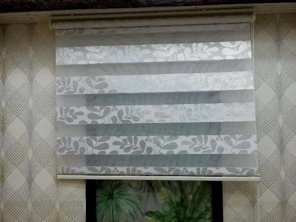 Mutfak - Yapraklı Zebra Perde- Beyaz