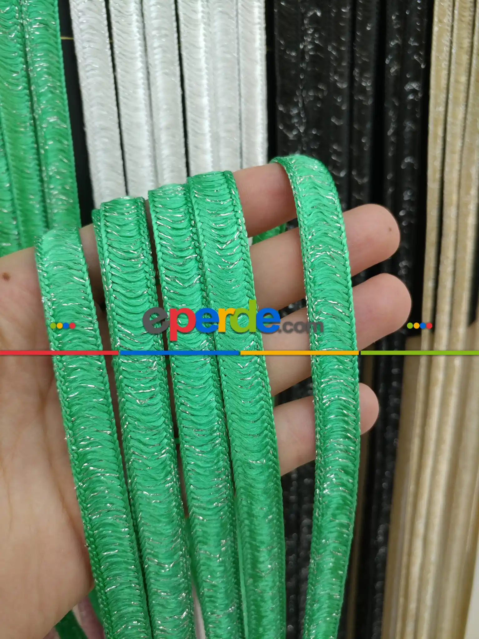 Oturma Odası - Yeşil Rengi İp Perde İpek Duble Serisi- Yeşil-gümüş