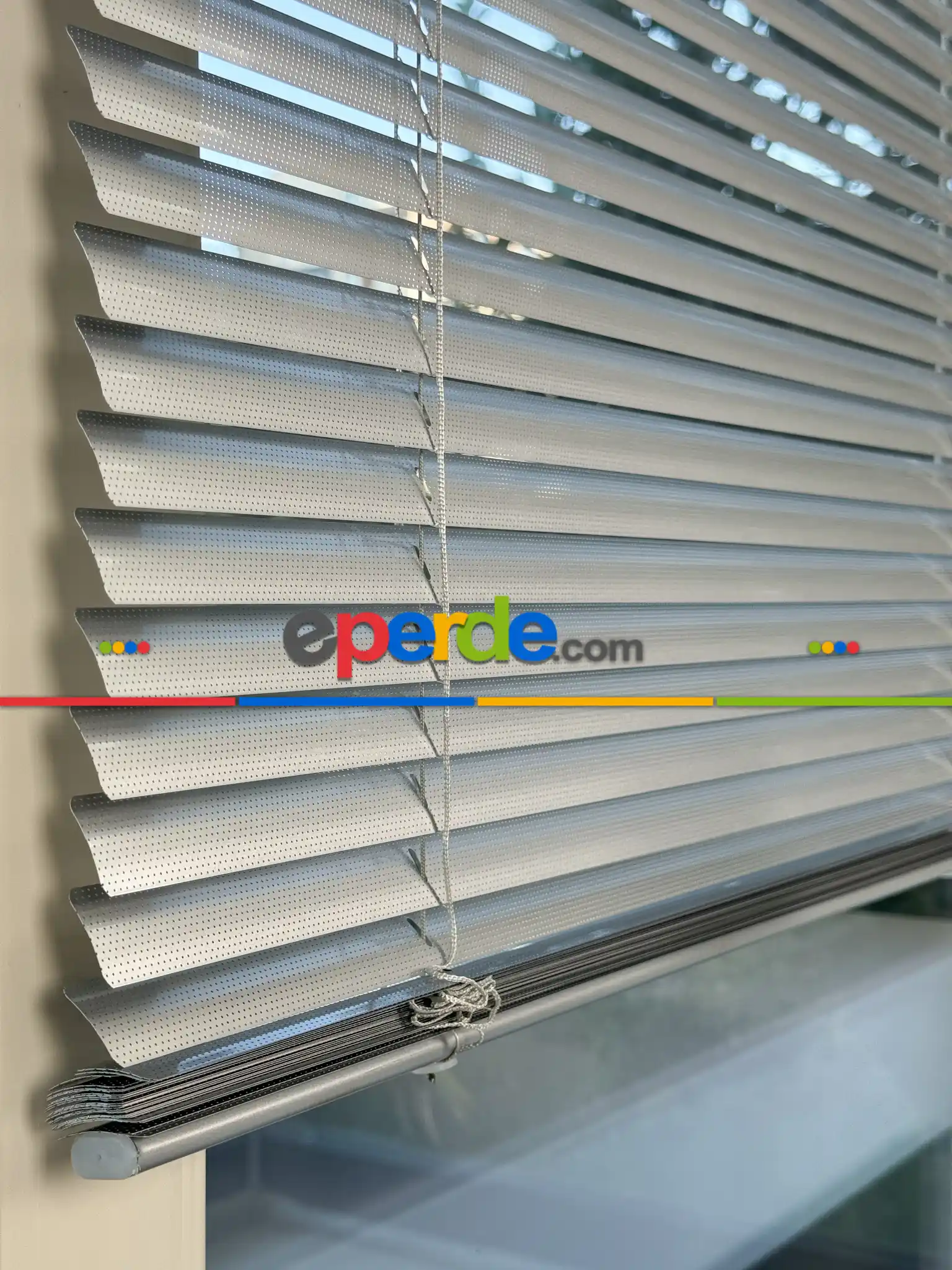 Mutfak Jaluzi - Gümüş Metal Perfore (delikli) Alüminyum Jaluzi Perde - 25mm