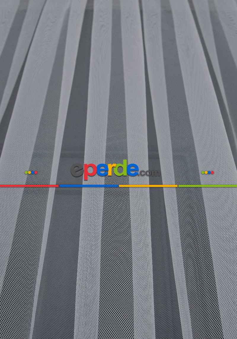 Bebek Odası -  Petek Zemin Gece Mavisi Ve Sarı Renkli Gezegenler Desenli Grek Baskılı Tül Perde