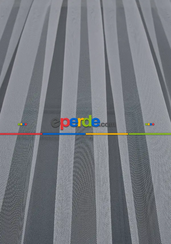 Bebek Odası -  Petek Zemin Gece Mavisi Ve Sarı Renkli Gezegenler Desenli Grek Baskılı Tül Perde