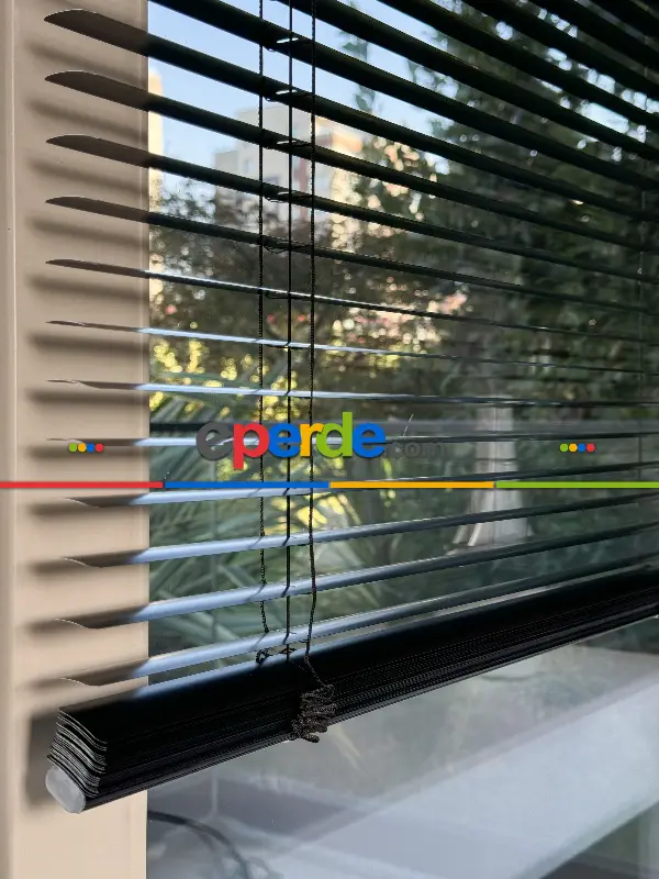 Siyah Alüminyum Jaluzi Perde - 25mm