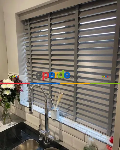 Oda Perde - 50 Mm Ahşap Görünümlü Jaluzi Perde, Polywood, Su İle Temastan Etkilenmez, Alev Almaz, Antrasit, Siyah Ve Ahşap Tonlarında