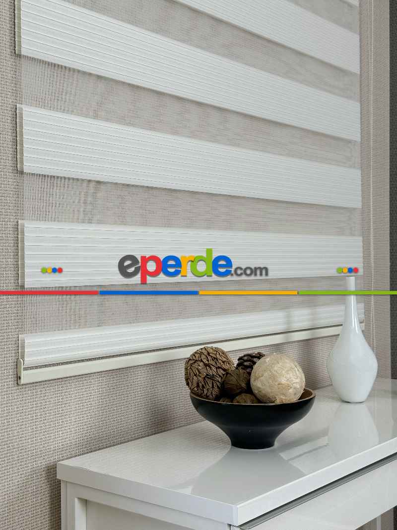 Krem Pliseli Geniş Zebra Perde, Standart Metal Kasalı Yüksek Kalite Kornişe Kolay Montaj Seçenekli