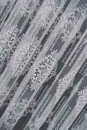 Taç Damask Sıra İşlemeli Ara Desenli Nakış İşlemeli Desen Tasarım Salon Tül Perdesi