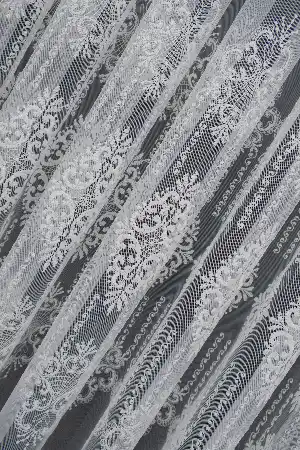 Taç Damask Sıra İşlemeli Ara Desenli Nakış İşlemeli Desen Tasarım Salon Tül Perdesi