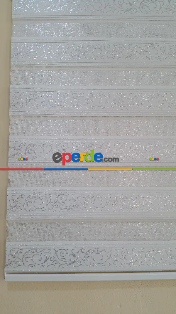 Oturma Odası - Jakarlı Zebra Perde- Beyaz-gümüş Simli