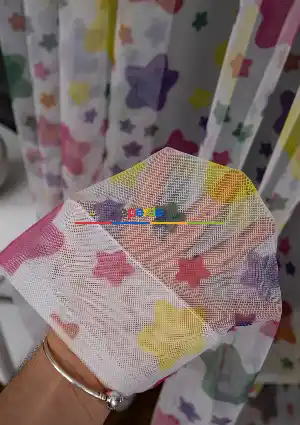 Hazır Ölçülü Petek Zemin Renkli Yıldızlar Desenli Grek Baskılı Tül Perde