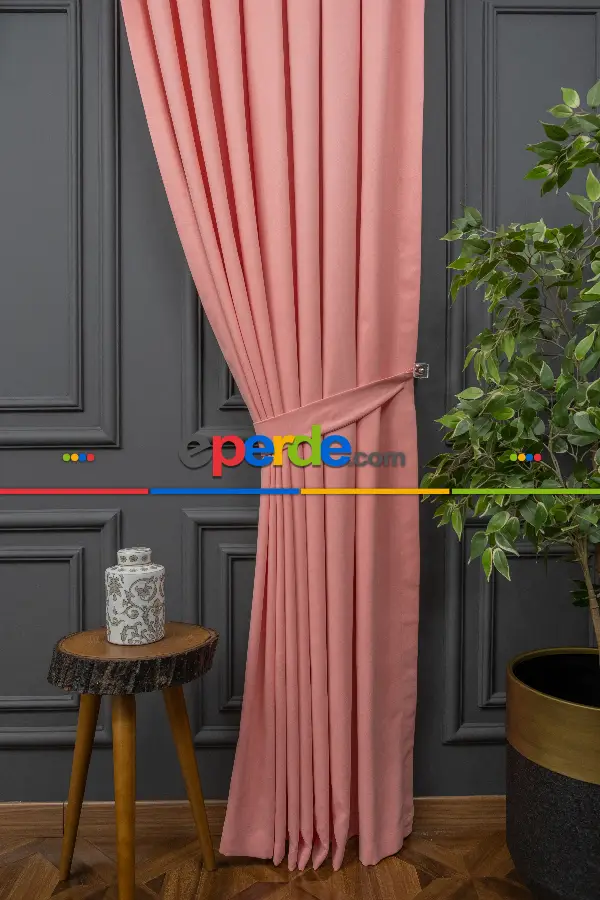 Pembe Düz Fon Perde Dökümlü En