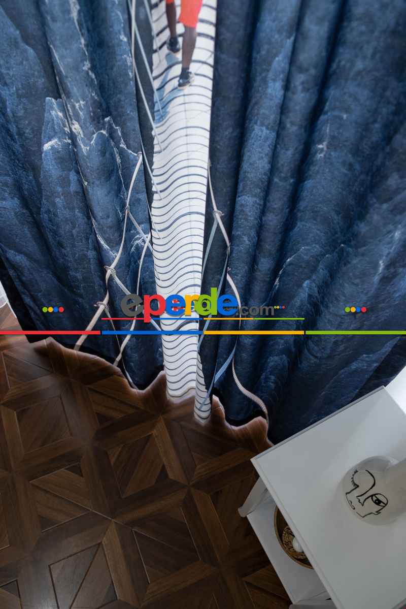 Hazır Ölçülü Dökümlü Kumaştan Köprü Ve Dağcı Manzaralı Baskılı Pilesiz Fon Perde 1. Kalite 180cm X 255cm 