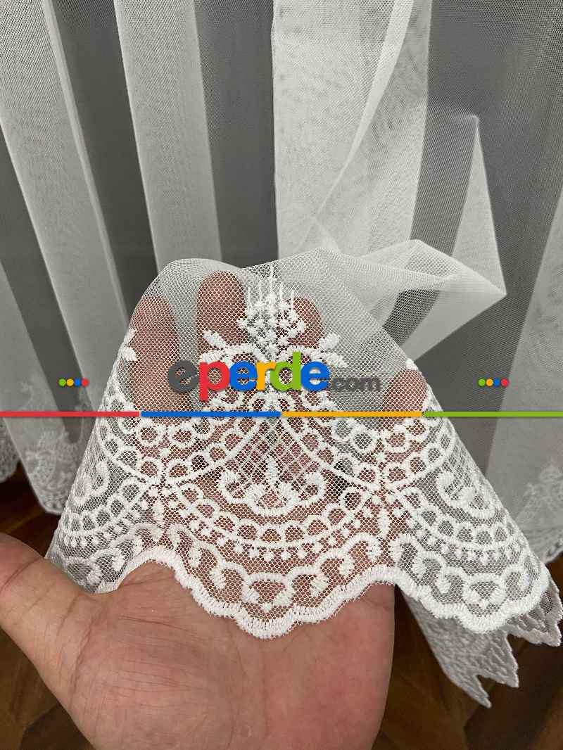 Oturma Odası - Grek Zemin Üzerine Eteği Kabartma Nakış İşlemeli Tül- Ekru